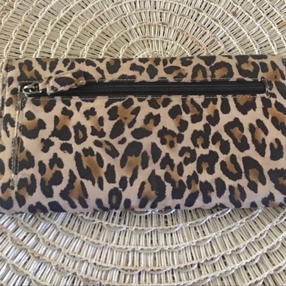 Beautiful Guess Tri-Fold Wallet 👠 - Picture 2 of 4